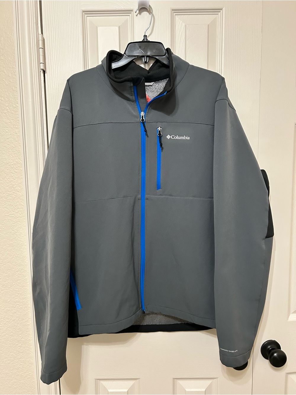 Columbia Men's Gray Omni Heat Softshell Jacket with Blue Zip Accents 2XL